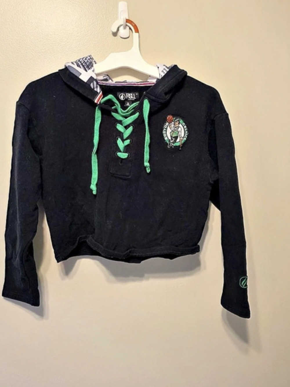 FISLL Boston Celtics Lace-Up Cropped Hoodie Black & Green Medium